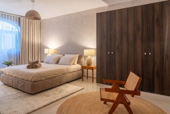 Unclassified image, 1 of 61, button