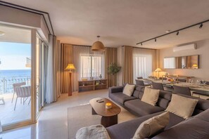 Unclassified image, 2 of 61, button