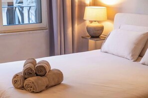 Iron/ironing board, free WiFi, bed sheets