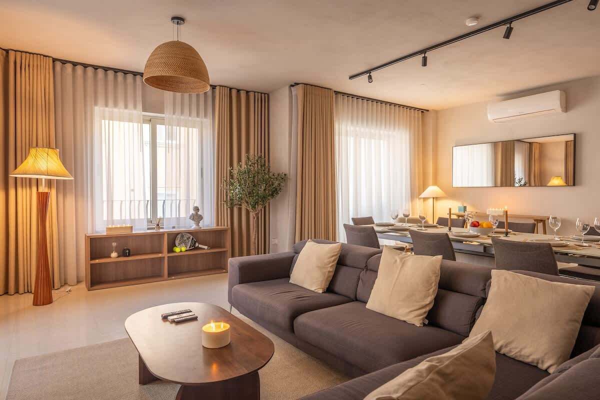 Televisión y oficina 