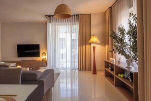 Unclassified image, 3 of 61, button