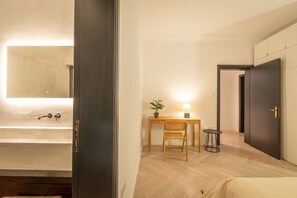3 室のベッドルーム、アイロン / アイロン台、WiFi (無料)、ベッドシーツ