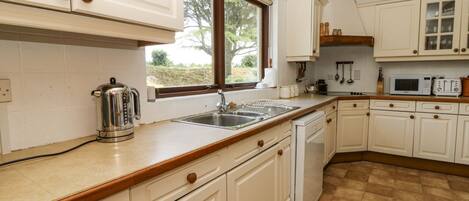 Lave-vaisselle, vaisselle et ustensiles