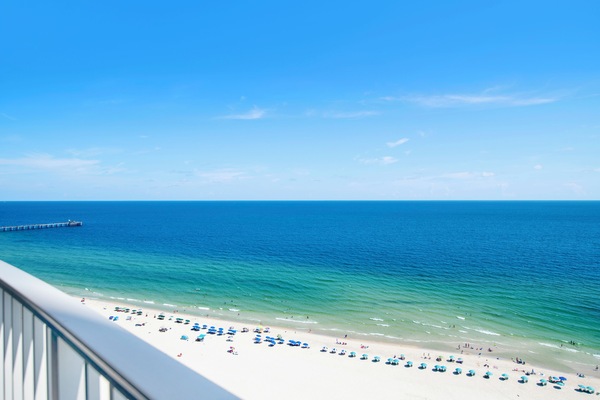 På stranden og solsenger