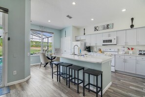 Mikrowelle, Ofen, Herdplatte, Geschirrspüler