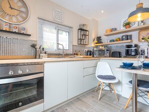 Fridge, microwave, oven, coffee/tea maker