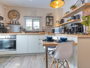 Fridge, microwave, oven, coffee/tea maker