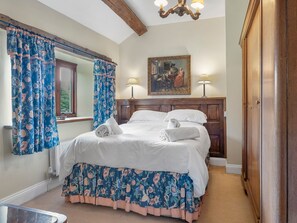 4 bedrooms, iron/ironing board, free WiFi, bed sheets - Pass the Keys | Stunning 4 Bed Barn Conversion | Hot Tub (Finsthwaite)