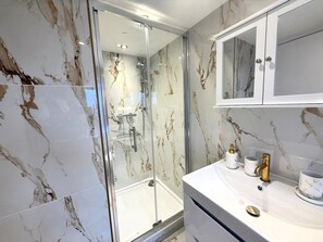 Shower, hair dryer, towels