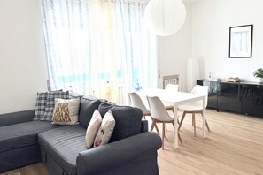 TV - P073 – Porto Recanati, Panoramic Three-Room Apartment with Sea View (Porto Recanati)