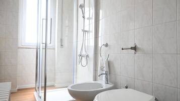 Shower, bidet, towels