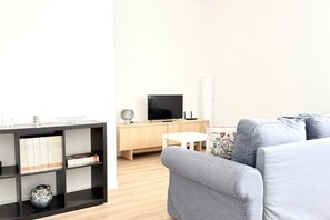 TV - P073 – Porto Recanati, Panoramic Three-Room Apartment with Sea View (Porto Recanati)