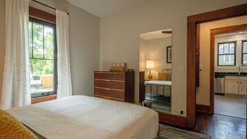 3 chambres, fer et planche à repasser, Wi-Fi, draps fournis