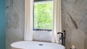 Dusch, hÄrtork, handdukar och tvÄl