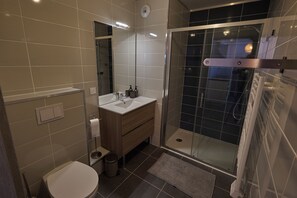 Hårtørrer, håndklæder, Sæbe, Toiletpapir