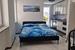 1 bedroom, desk, iron/ironing board, WiFi