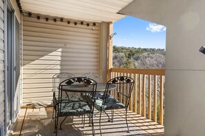 Condo, Berbilang Katil, Balcony, Mountain View (Lake Livin') | Tempat makan luar