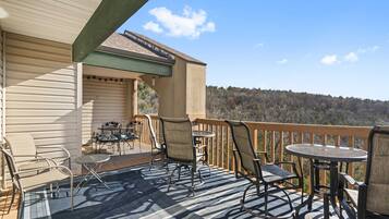Condo, Multiple Beds, Balcony, Mountain View (Lake Livin') | Outdoor dining