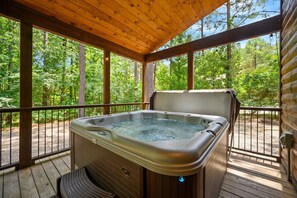 Bañera de hidromasaje al aire libre