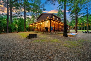 Exterior - Outdoor Bowling Shuffleboard HotTub Arcades FirePit (Broken Bow)