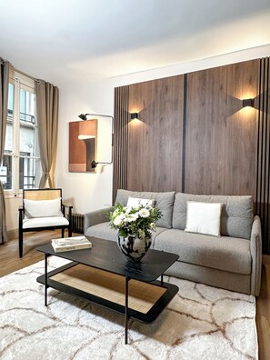 Interior detail - 1543 SaintSauveur (Paris)