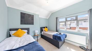 3 bedrooms, iron/ironing board, WiFi, bed sheets