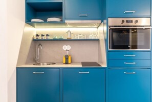 Frigorífico, microondas, horno y lavavajillas