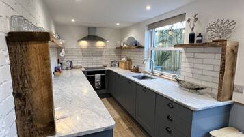 Stuga | Eget kök | Diskmaskin och grytor/köksredskap