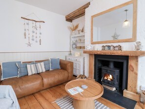 Cottage | Living area