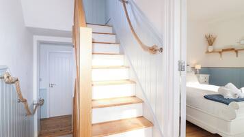 Stuga | 4 sovrum, individuell inredning, unika möbler och gratis wi-fi