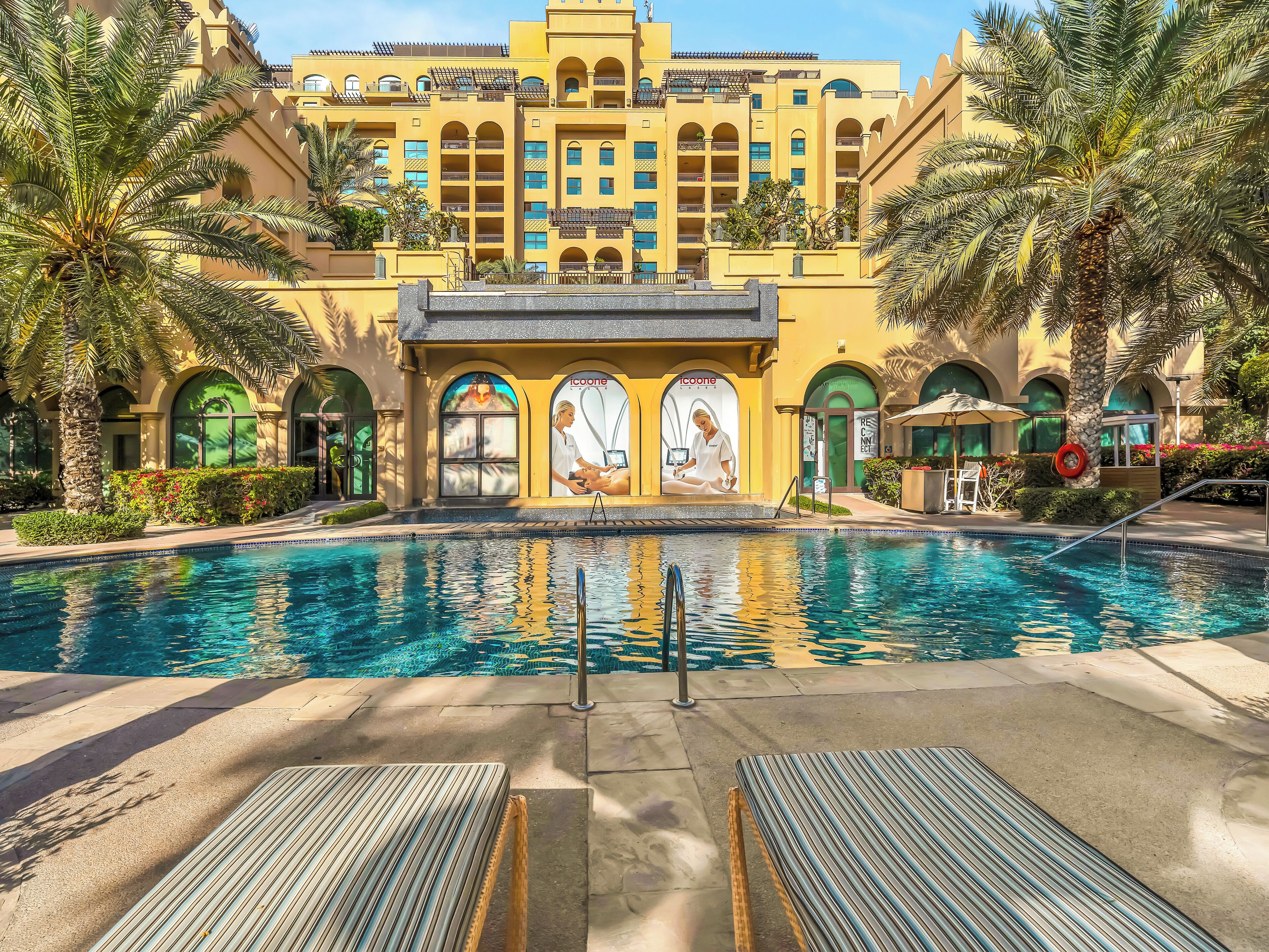 2 outdoor pools, free cabanas, pool umbrellas