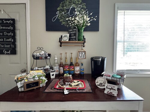 Charming pet friendly 3-bedroom 2 Bath house with WiFi, AC in fabulous Energy.