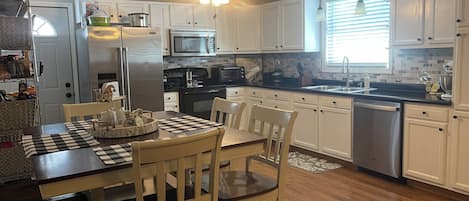 Micro-ondas, fogão, cooktop, lava-louças