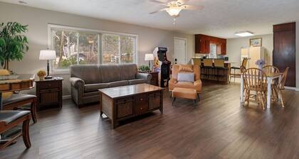 Modest home in Pigeon Forge w/ Hot Tub
