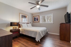 3 habitaciones, tabla de planchar con plancha, wifi y ropa de cama 