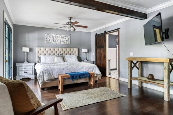 5 bedrooms, iron/ironing board, WiFi, bed sheets