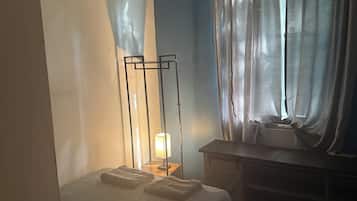 Luxury Room, Courtyard View - 8 | Biancheria da letto di alta qualità, materassi Select Comfort