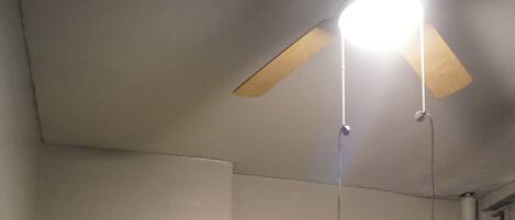 Basic Room, Courtyard View - 7 | Sengetøy av topp kvalitet og senger med Select Comfort-madrass