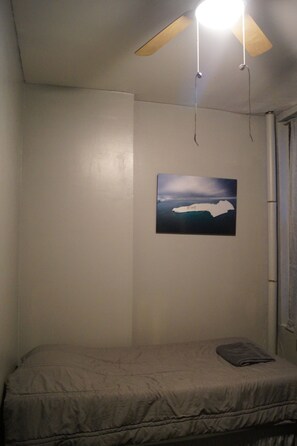 Basic Room, Courtyard View - 7 | 高級寢具、Select Comfort 床墊、遮光布/窗簾、熨斗/熨衣板