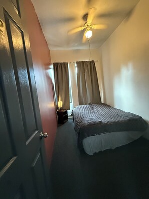 Classic Room, City View - 4 | Hochwertige Bettwaren, Select-Comfort-Betten, Verdunkelungsvorhänge