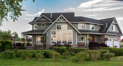 Blaine Waterfront Escape with Breathtaking Views