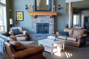 Smart TV, fireplace - Blaine Waterfront Escape with Breathtaking Views (Blaine)