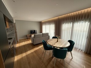 Comfort Apartment, 2 Bedrooms, City View | Living area | 43-inch LCD TV with cable channels - RS Porto Central Apartments (Porto)