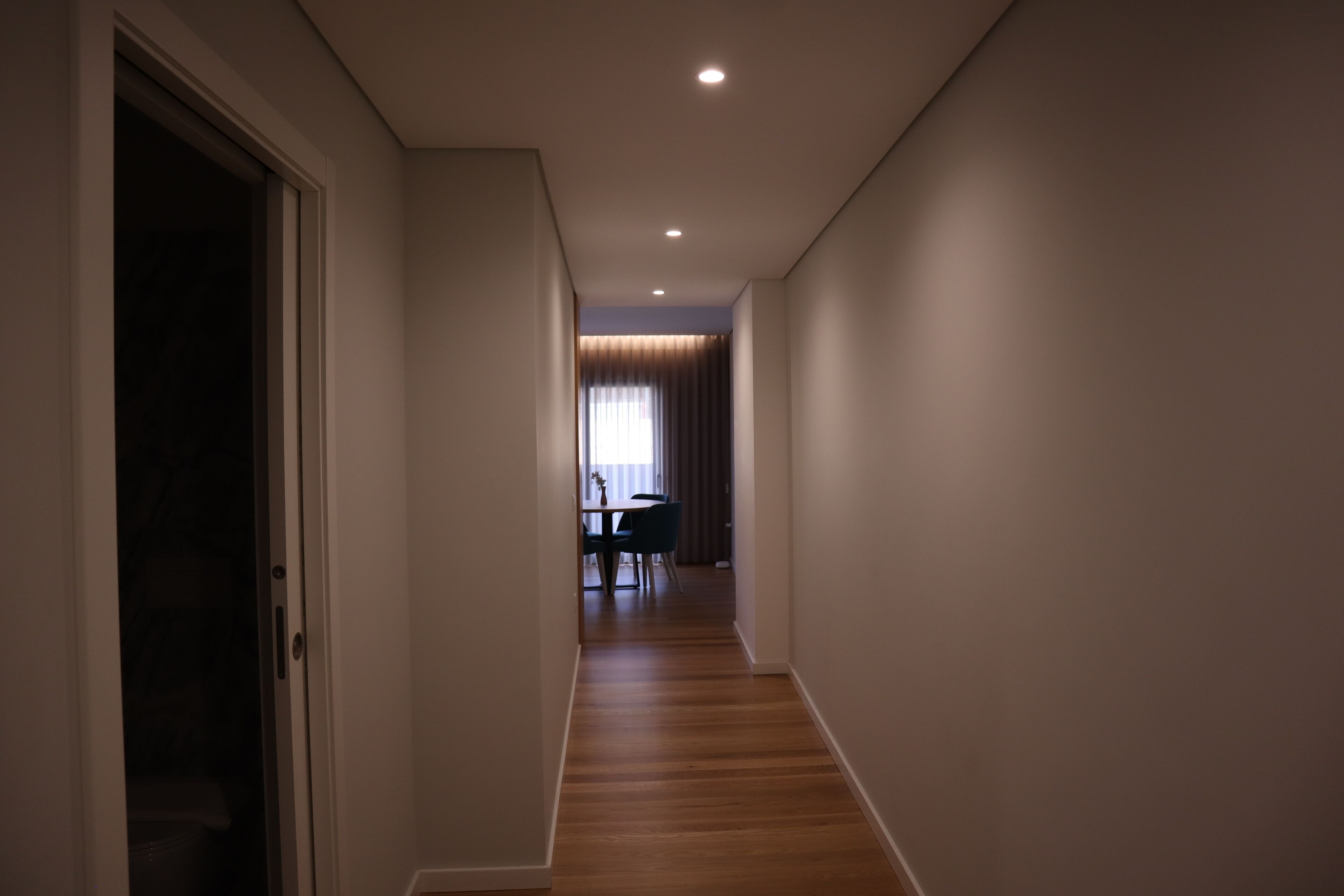 Appartamento Comfort, 2 camere da letto, vista città | Area soggiorno | TV LCD 43 pollici con canali via cavo