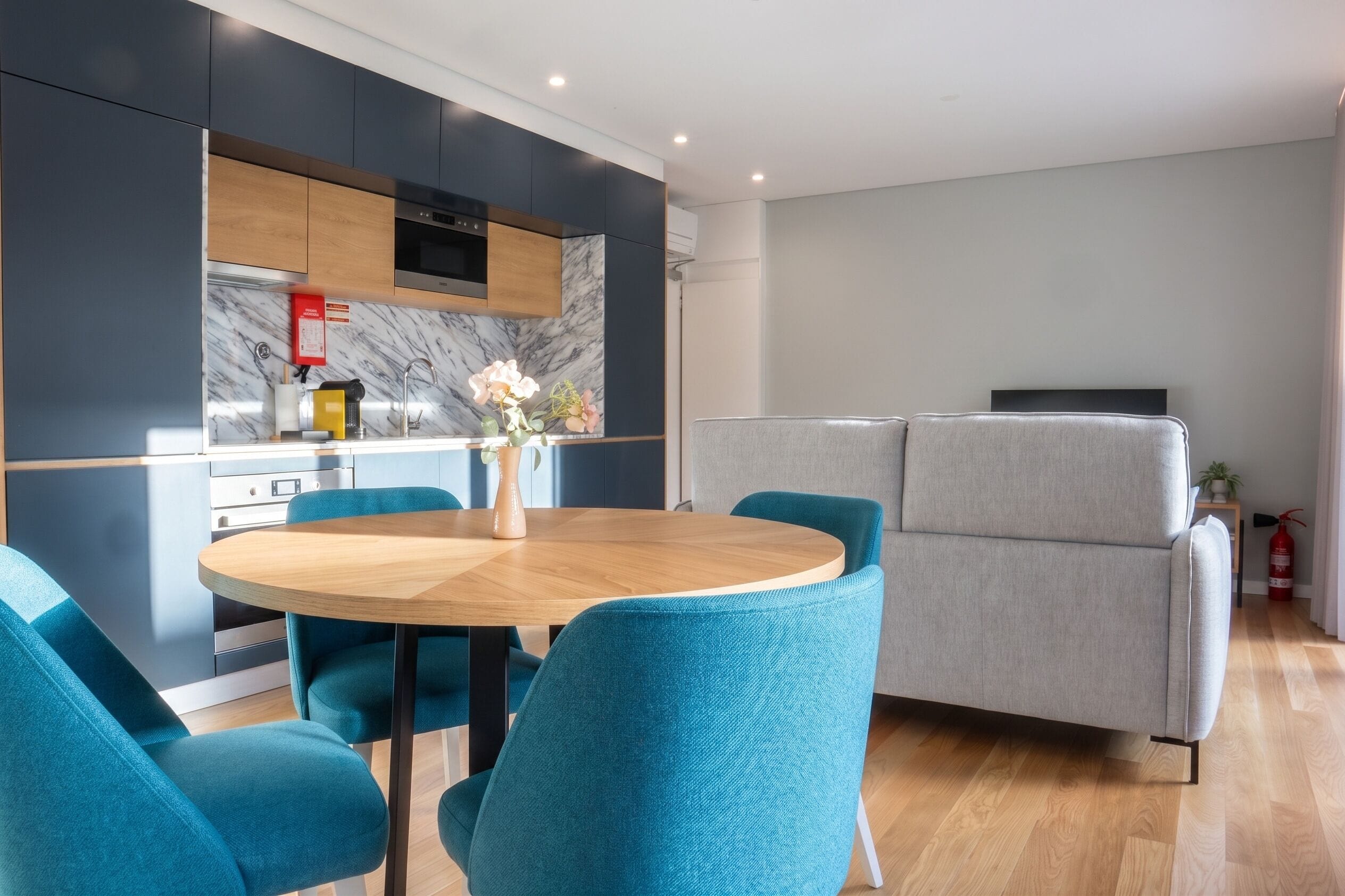 Comfort-huoneisto, 2 makuuhuonetta, kaupunkinäköala | Kannettavalle tietokoneelle sopiva työtila, äänieristys