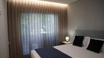 Comfort-huoneisto, 2 makuuhuonetta, kaupunkinäköala | Kannettavalle tietokoneelle sopiva työtila, äänieristys