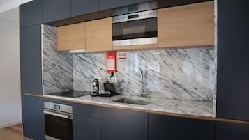 Comfort Apartment, 2 Bedrooms, City View | Private kitchen | Full-sized fridge, microwave, oven, stovetop