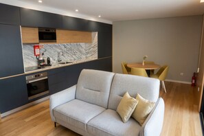 Comfort Apartment, 1 Bedroom, Patio, City View | Living area | 43-inch LCD TV with cable channels - RS Porto Central Apartments (Porto)