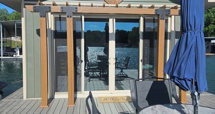 Charming floating home on Norris Lake with 2 bedrooms, 1 bath and free WiFi!