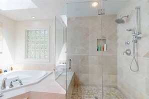 Bathroom - Large 3 bedroom with a gorgeous pool (Remsenburg-Speonk)